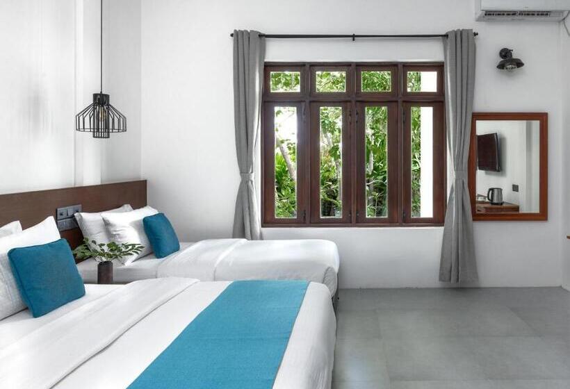 هتل Fushi Beach Guesthouse