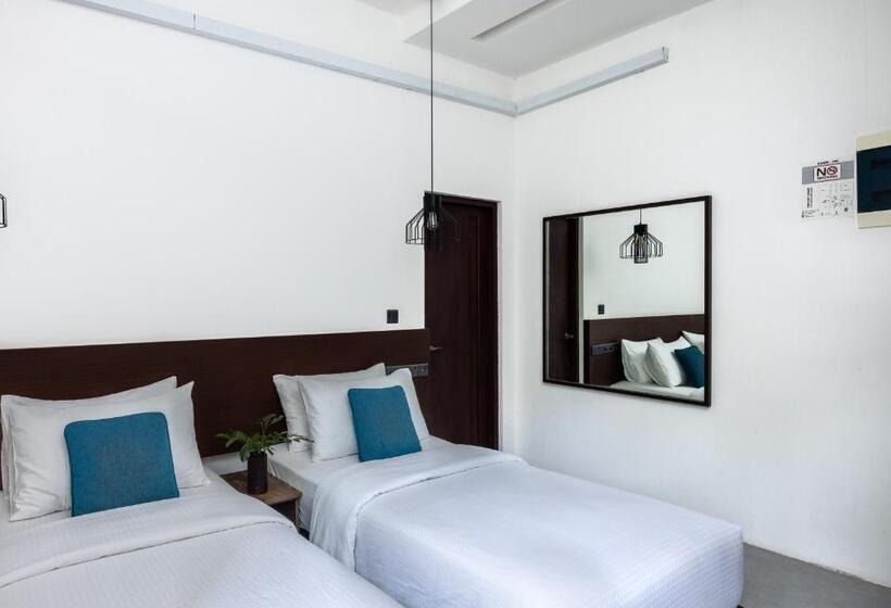 هتل Fushi Beach Guesthouse