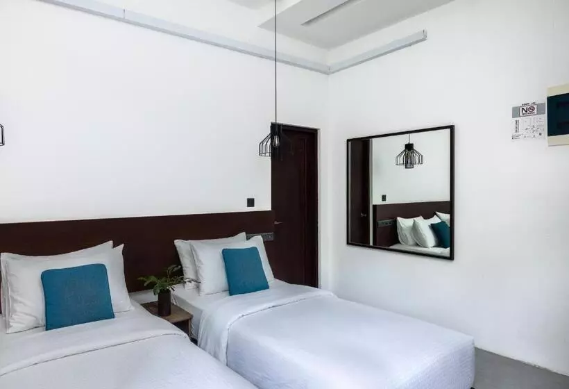 هتل Fushi Beach Guesthouse