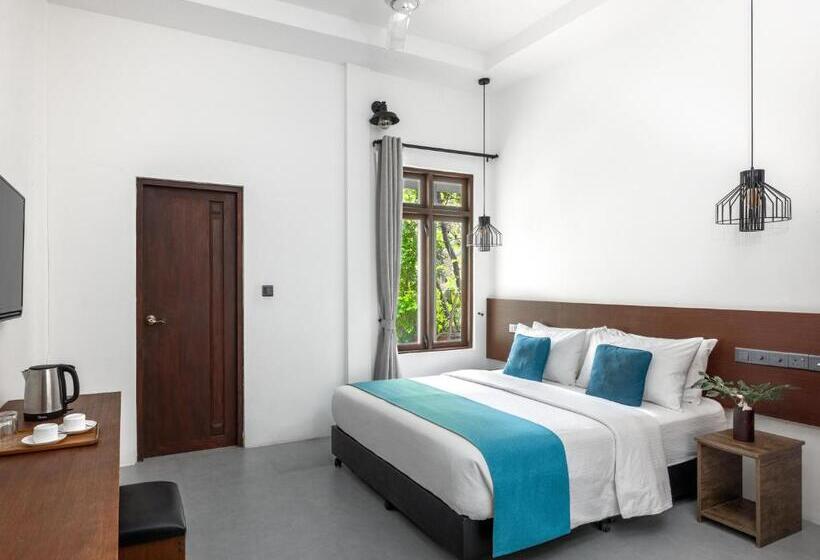 هتل Fushi Beach Guesthouse