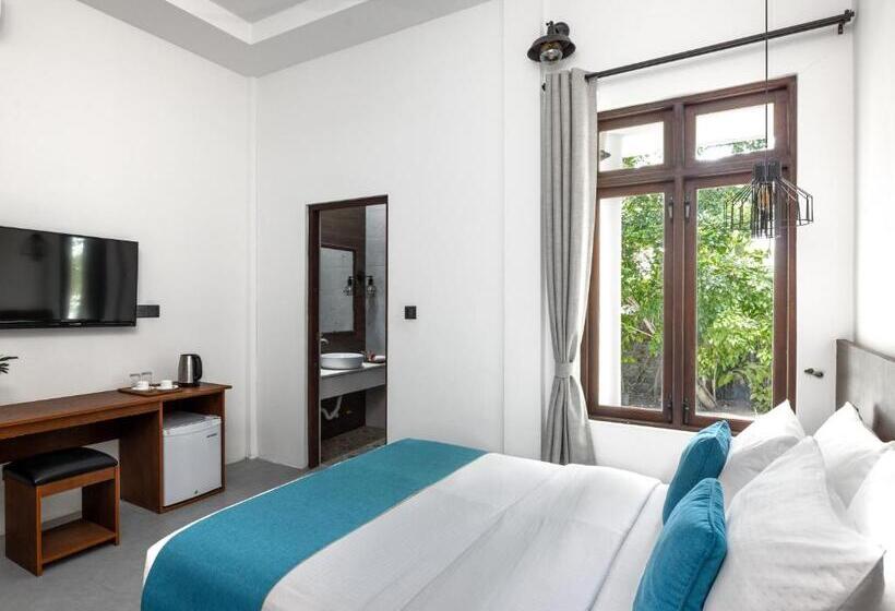 هتل Fushi Beach Guesthouse