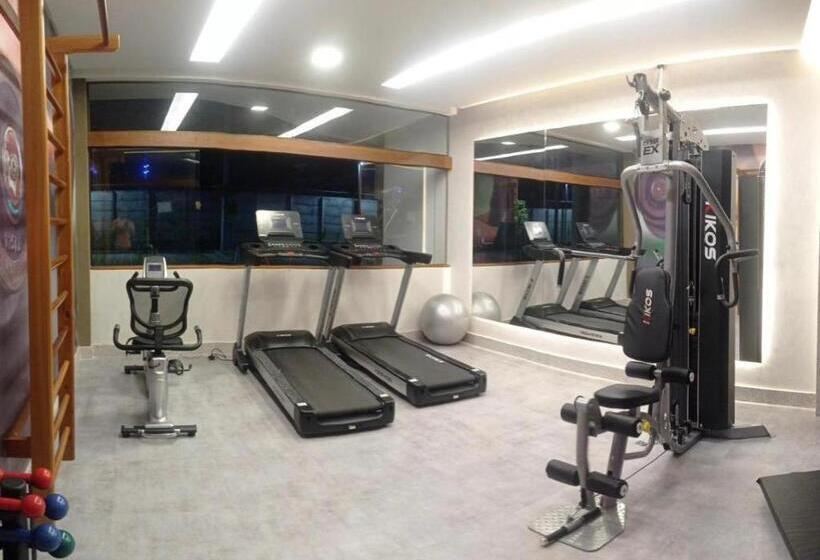 هتل Mana Beach Experience