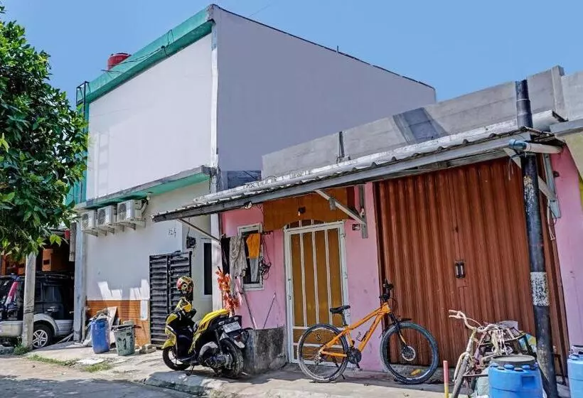 Hotelli Oyo Life 92684 Kost Mutiara Nirwana