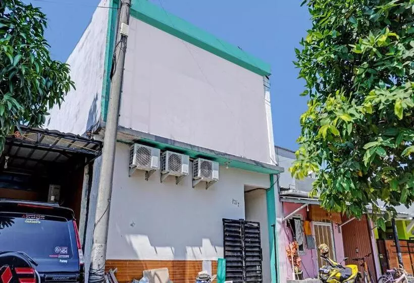 Hotelli Oyo Life 92684 Kost Mutiara Nirwana