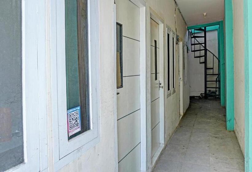 בית מלון כפרי Oyo Life 92684 Kost Mutiara Nirwana