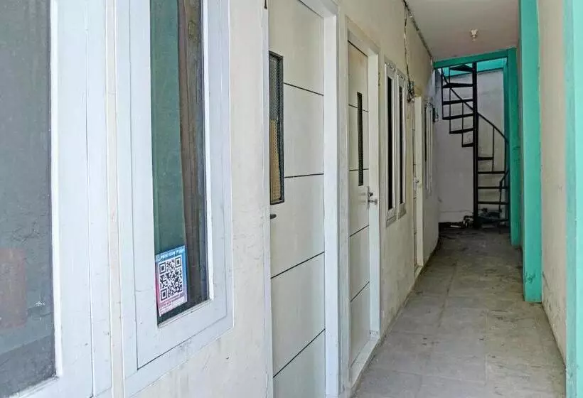 Hotelli Oyo Life 92684 Kost Mutiara Nirwana