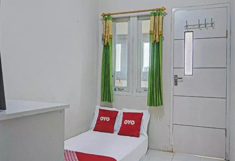 Hotelli Oyo Life 92684 Kost Mutiara Nirwana