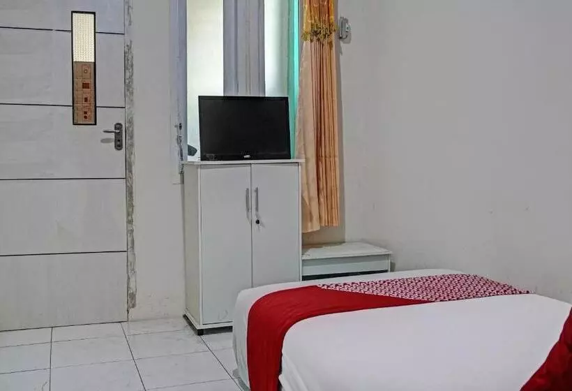 Hotelli Oyo Life 92684 Kost Mutiara Nirwana