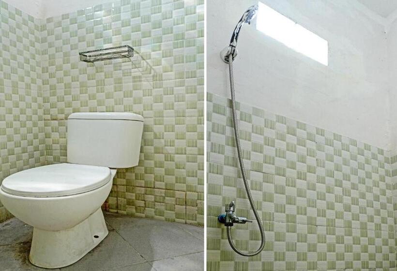 בית מלון כפרי Oyo Life 92684 Kost Mutiara Nirwana