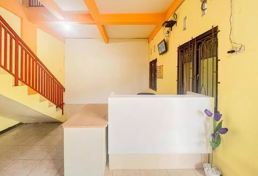 Hotelli Sion Homestay Mitra Reddoorz Near Terminal Kertajaya Mojokerto