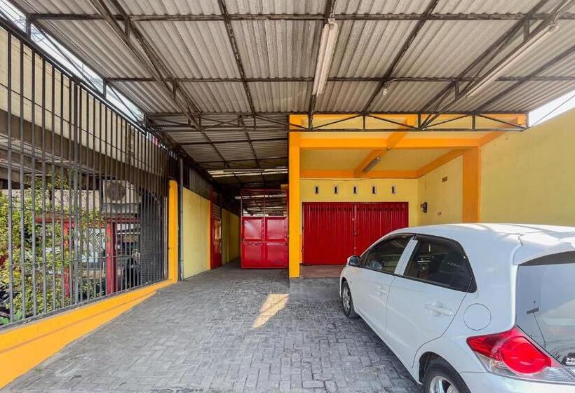 Hotel Sion Homestay Mitra Reddoorz Near Terminal Kertajaya Mojokerto