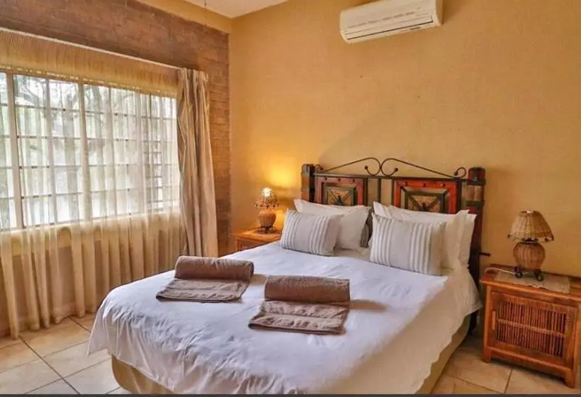 Aamiaismajoitus (B&B) Mispel House Self Catering Holiday Accommodation