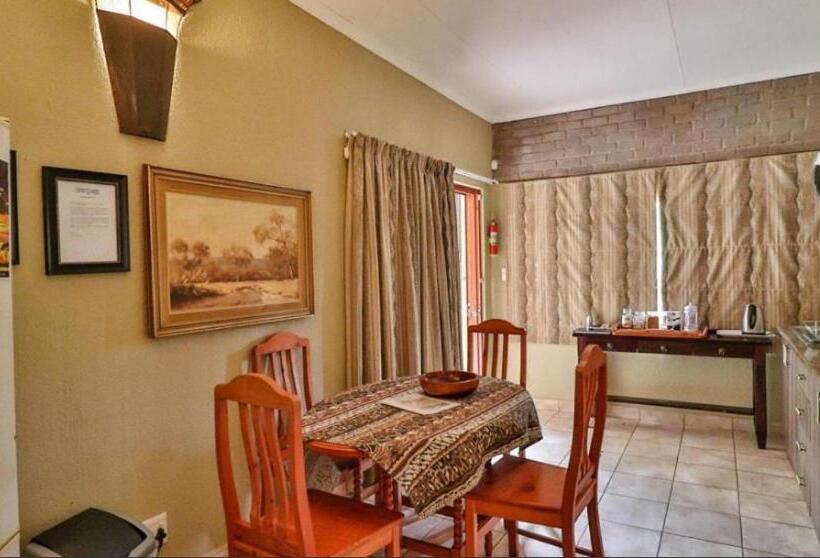 تختخواب و صبحانه Mispel House Self Catering Holiday Accommodation