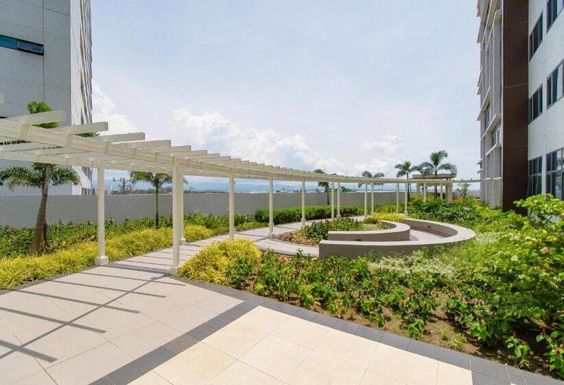 Omp T1 6h, Free Beach & Pool Access, Near Airport, Fast Wifi, Netflix