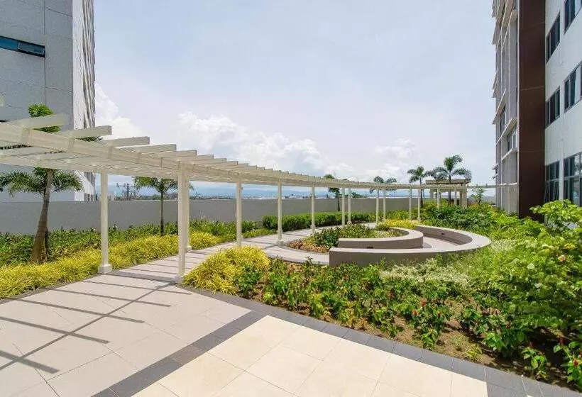 Omp T1 6h, Free Beach & Pool Access, Near Airport, Fast Wifi, Netflix