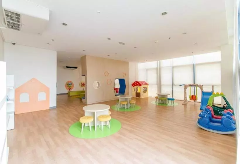 Omp T1 6h, Free Beach & Pool Access, Near Airport, Fast Wifi, Netflix