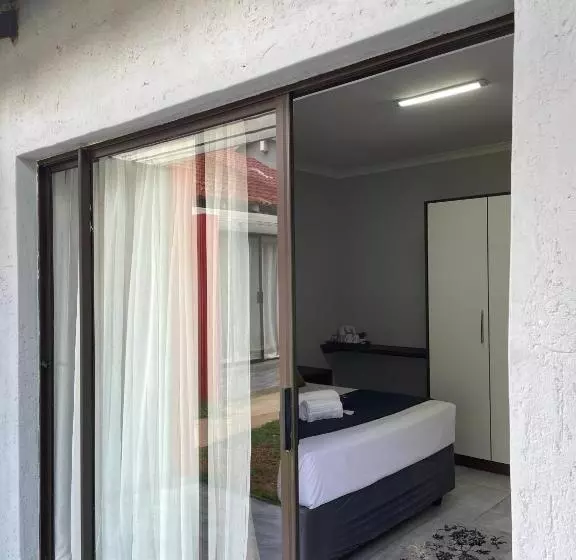 Majatalo 473 On Cliff