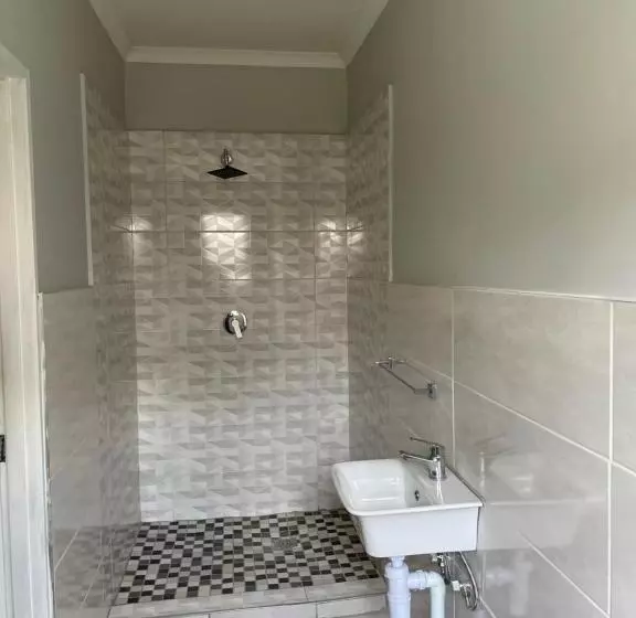 Majatalo 473 On Cliff