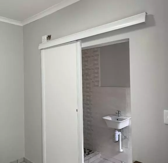 Majatalo 473 On Cliff