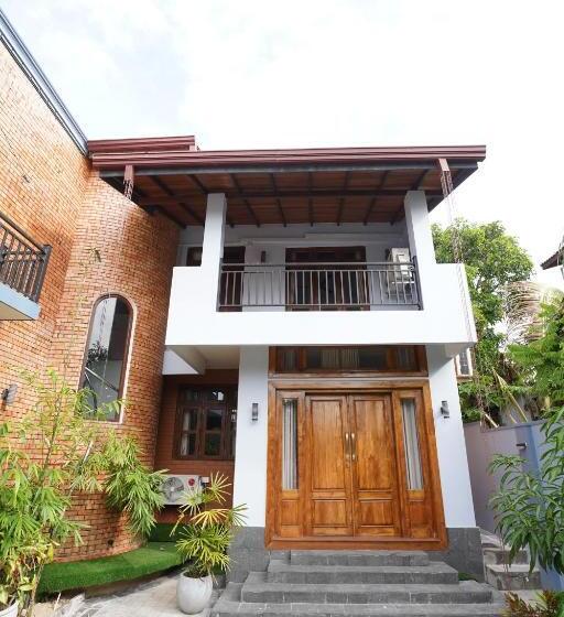 Pensiune Jaruv Royal Residencies