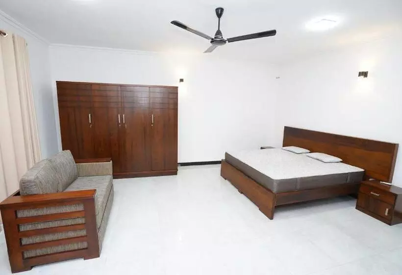 Majatalo Jaruv Royal Residencies