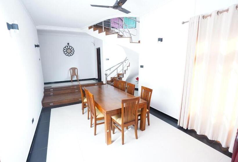 Pensiune Jaruv Royal Residencies