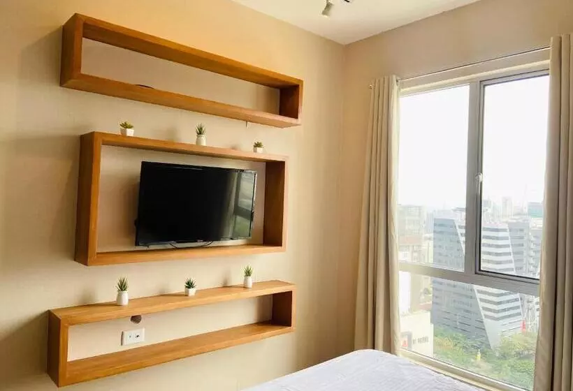 Urban Retreat At Avida Tower