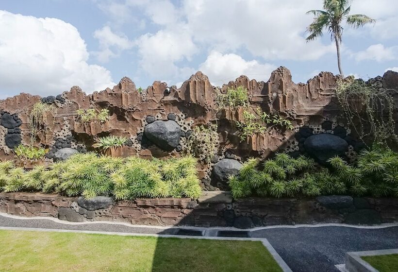 Отель Maisaba Coliving Cempaka