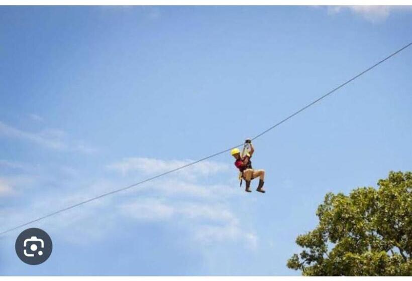 هتل Omkar Farm House, Bhuj