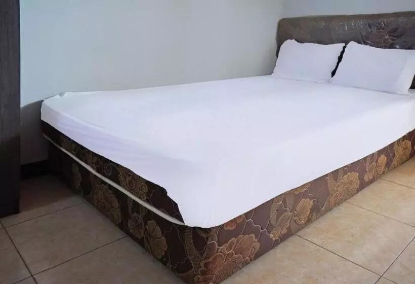 Hotelli Oyo Life 92915 Duta Amnan Syariah