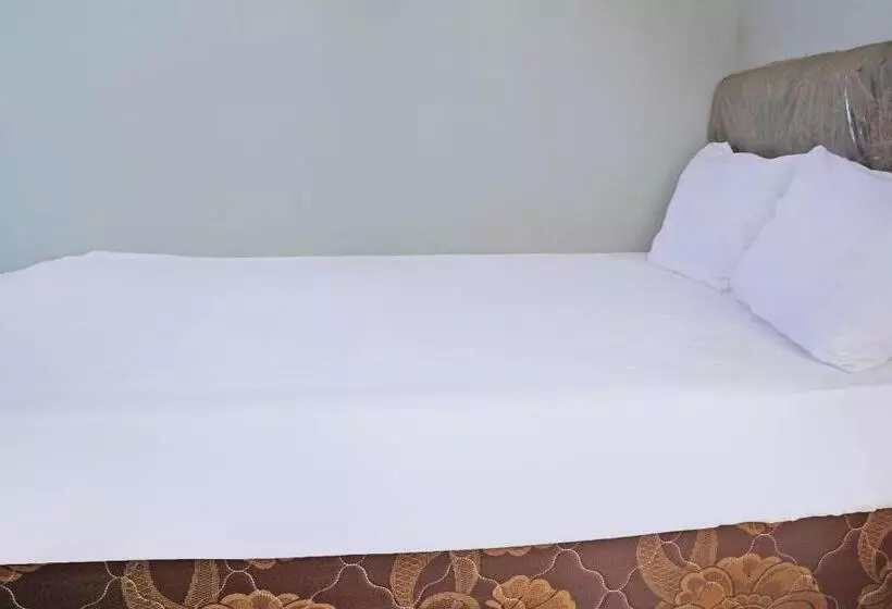 Hotelli Oyo Life 92915 Duta Amnan Syariah