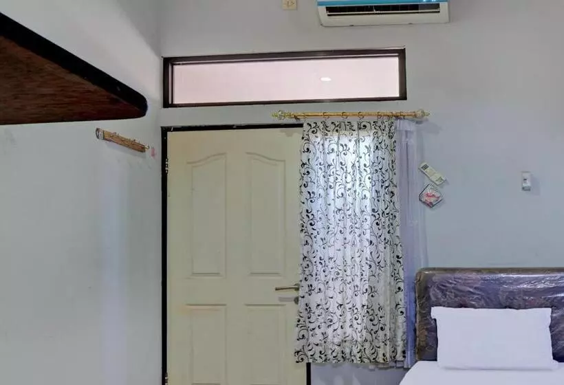 Hotelli Oyo Life 92915 Duta Amnan Syariah