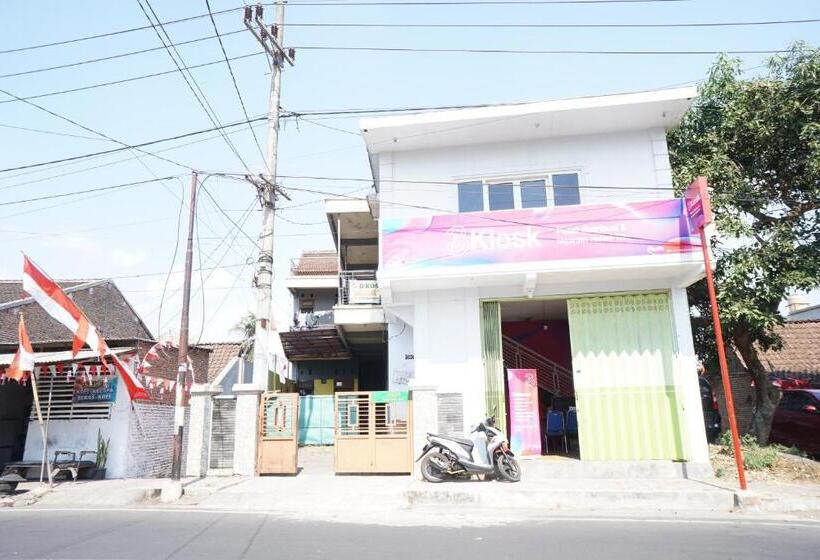 Hotel Oyo Life 93038 Kost Putra Malilah