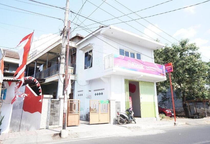 Hotel Oyo Life 93038 Kost Putra Malilah