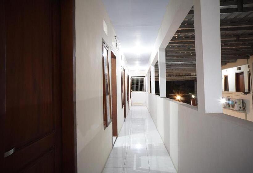 Hotel Oyo Life 93038 Kost Putra Malilah