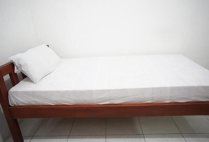 Hotel Oyo Life 93038 Kost Putra Malilah