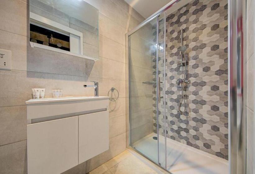 پانسیون Private Rooms With Bathroom In Valletta