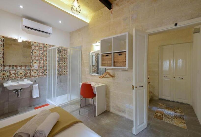 پانسیون Private Rooms With Bathroom In Valletta