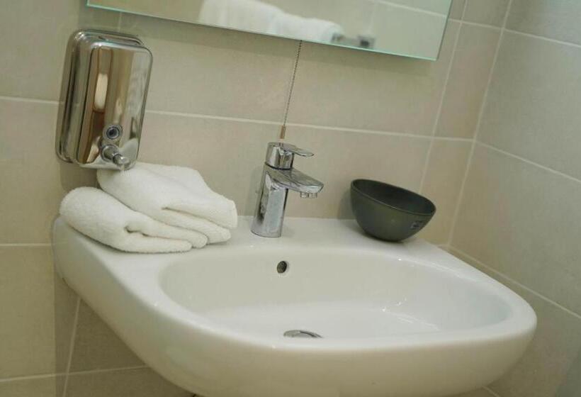 پانسیون Private Rooms With Bathroom In Valletta