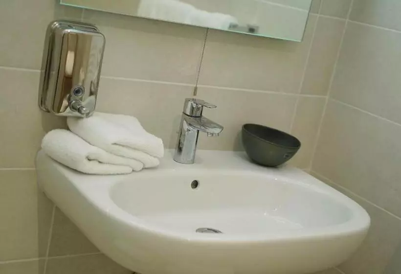 پانسیون Private Rooms With Bathroom In Valletta