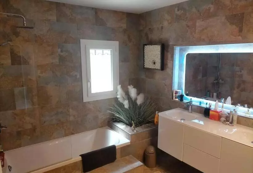 ベッドアンドブレックファースト Chambre Dans Mas De Charme