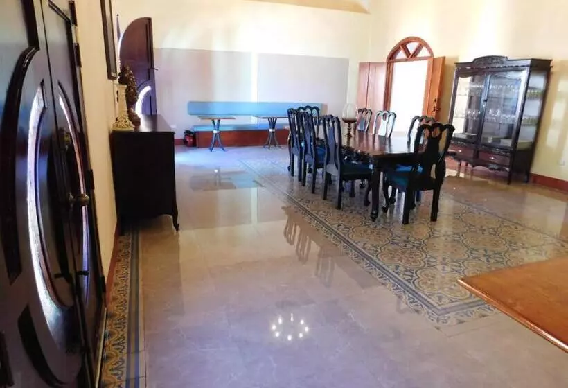 تختخواب و صبحانه Habitaciones Casa Lester