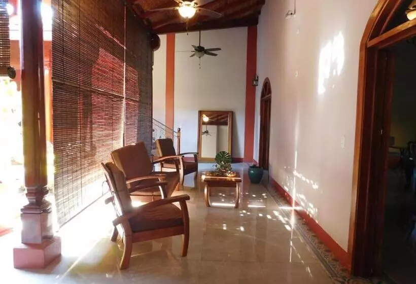 تختخواب و صبحانه Habitaciones Casa Lester