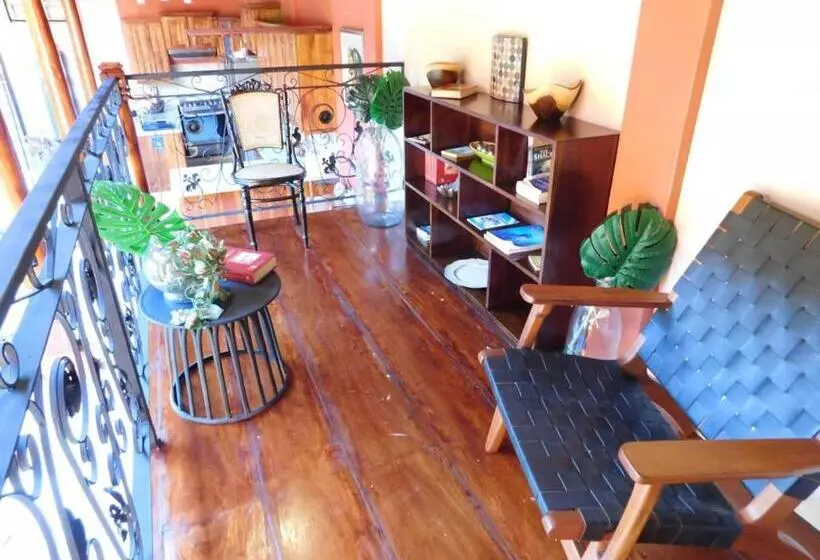 تختخواب و صبحانه Habitaciones Casa Lester