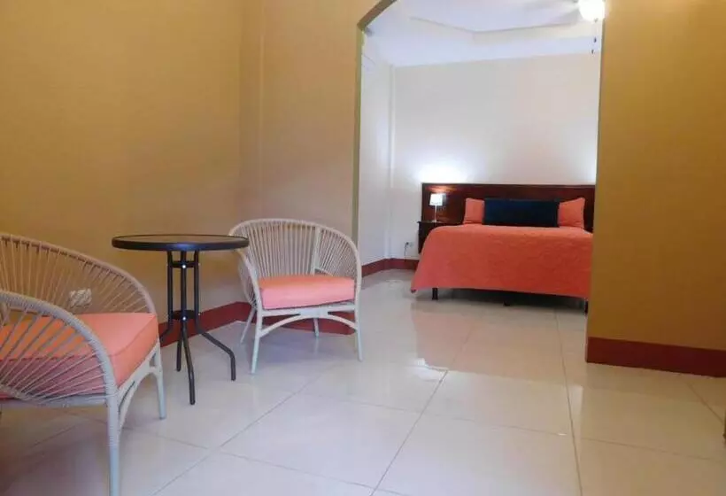 تختخواب و صبحانه Habitaciones Casa Lester