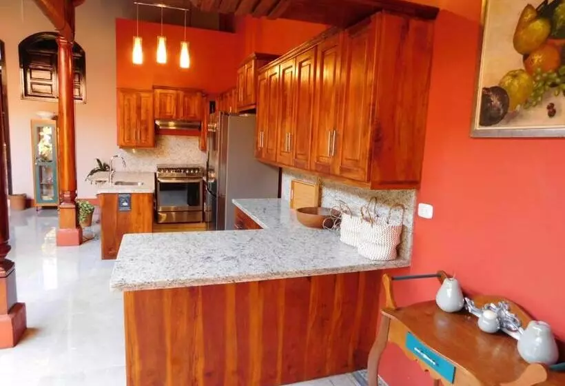 تختخواب و صبحانه Habitaciones Casa Lester