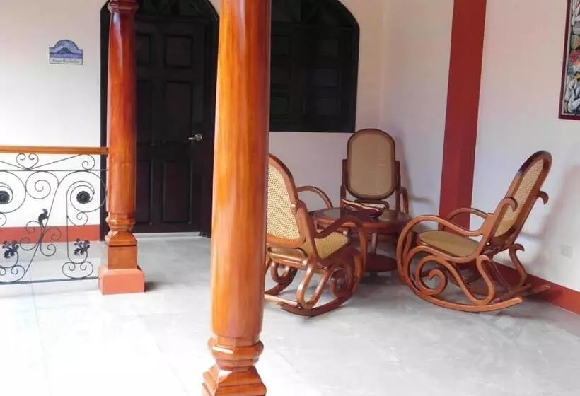 تختخواب و صبحانه Habitaciones Casa Lester