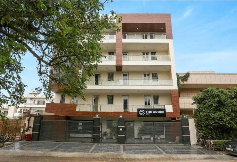 호텔 Adore Inn