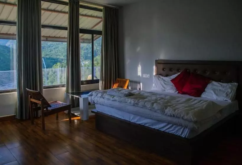 Hotelli Dhauladhar View Village Resort