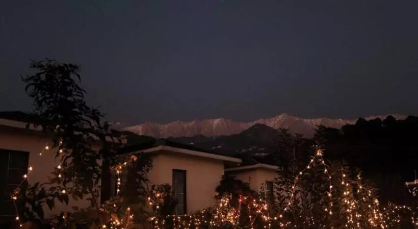 Hotelli Dhauladhar View Village Resort